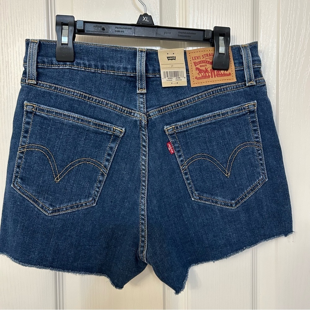 Levi's Women’s Distressed High Rise Denim Shorts in Dark Wash Size 27 - Picture 3 of 8